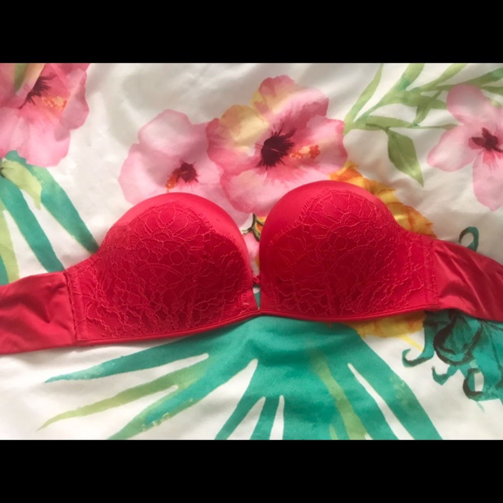 Victoria’s Secret Bombshell multi-way red lace bra